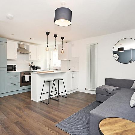 Joivy Contemporary Royal Mile Apartment With Balcony Edinburgh Bagian luar foto