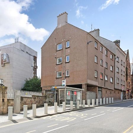 Joivy Contemporary Royal Mile Apartment With Balcony Edinburgh Bagian luar foto