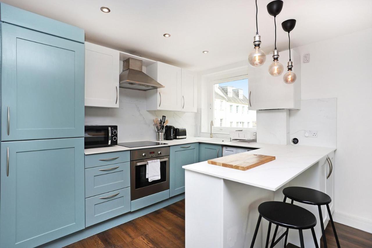 Joivy Contemporary Royal Mile Apartment With Balcony Edinburgh Bagian luar foto