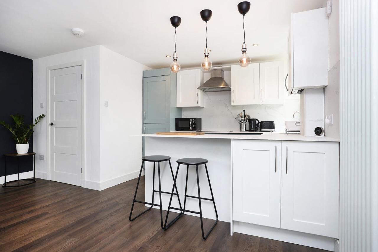 Joivy Contemporary Royal Mile Apartment With Balcony Edinburgh Bagian luar foto