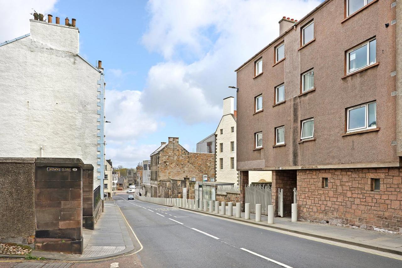 Joivy Contemporary Royal Mile Apartment With Balcony Edinburgh Bagian luar foto