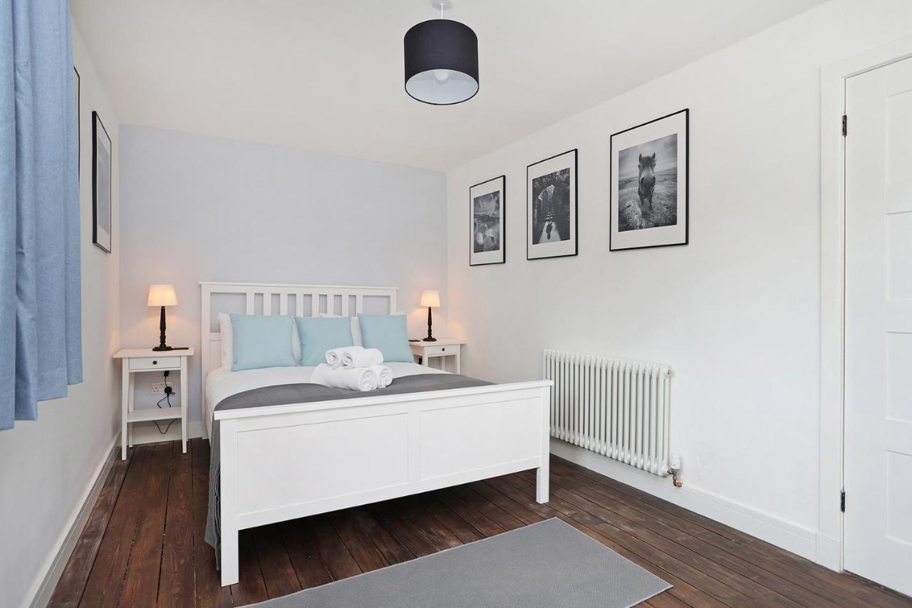 Joivy Contemporary Royal Mile Apartment With Balcony Edinburgh Bagian luar foto