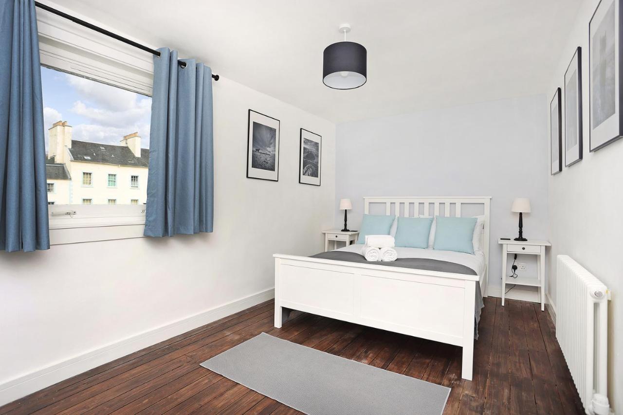 Joivy Contemporary Royal Mile Apartment With Balcony Edinburgh Bagian luar foto